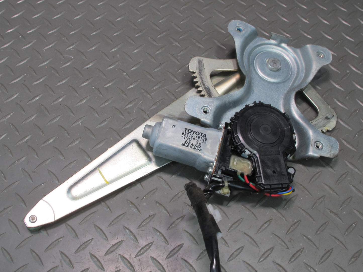 1998-2007 Lexus UZJ100L LX470 Rear Left Door Window Regulator w Motor