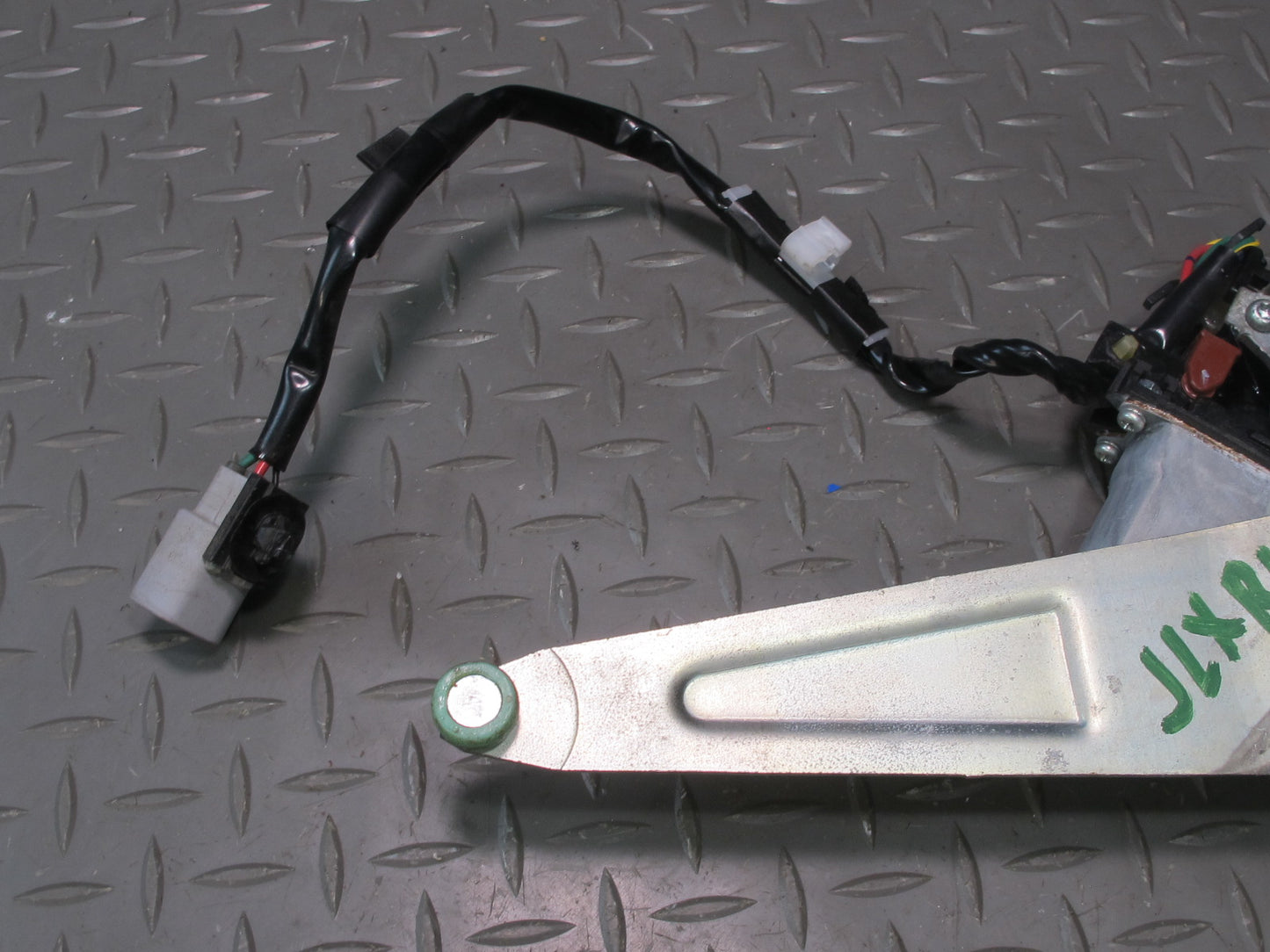 1998-2007 Lexus UZJ100L LX470 Rear Left Door Window Regulator w Motor