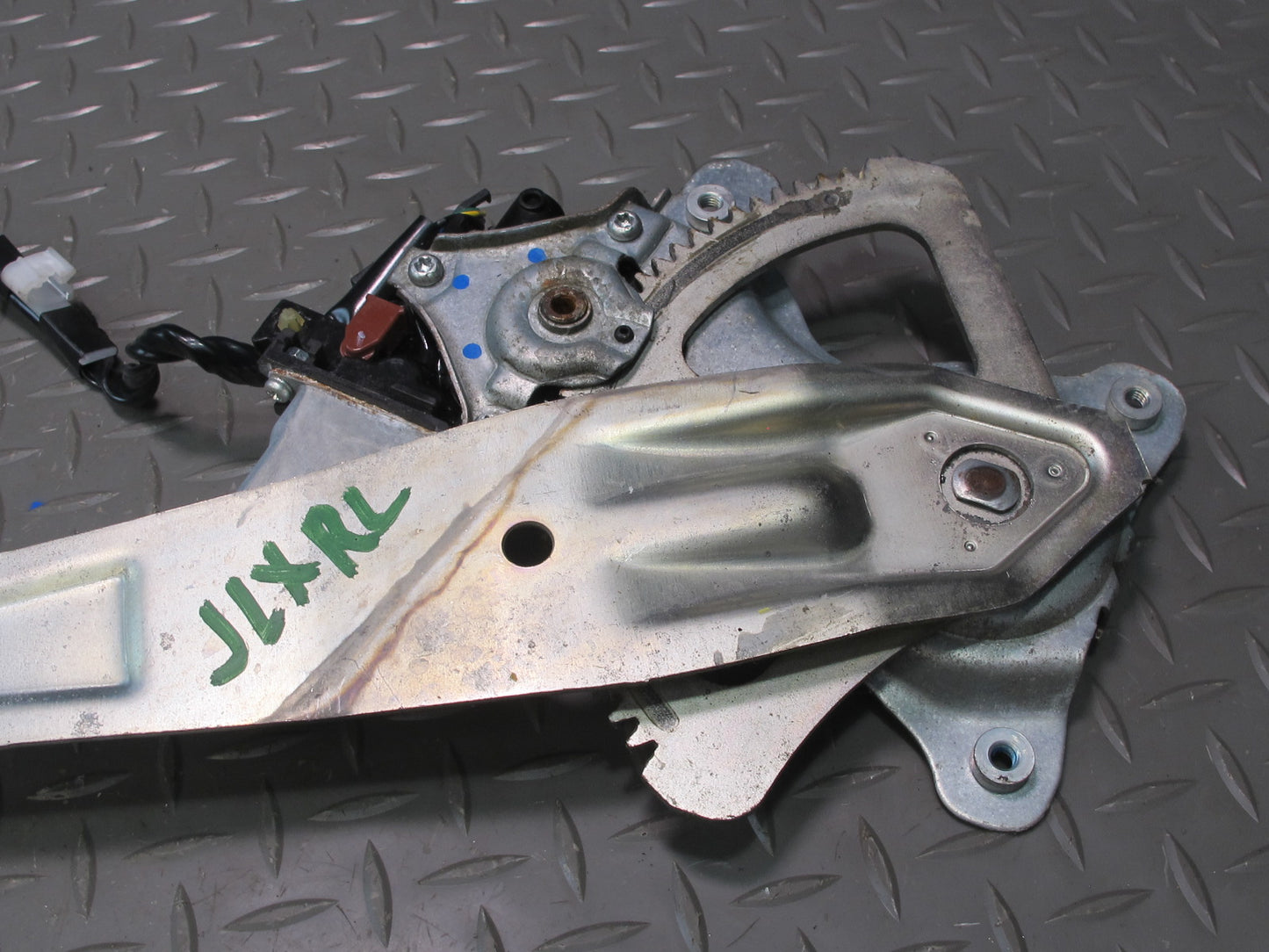 1998-2007 Lexus UZJ100L LX470 Rear Left Door Window Regulator w Motor