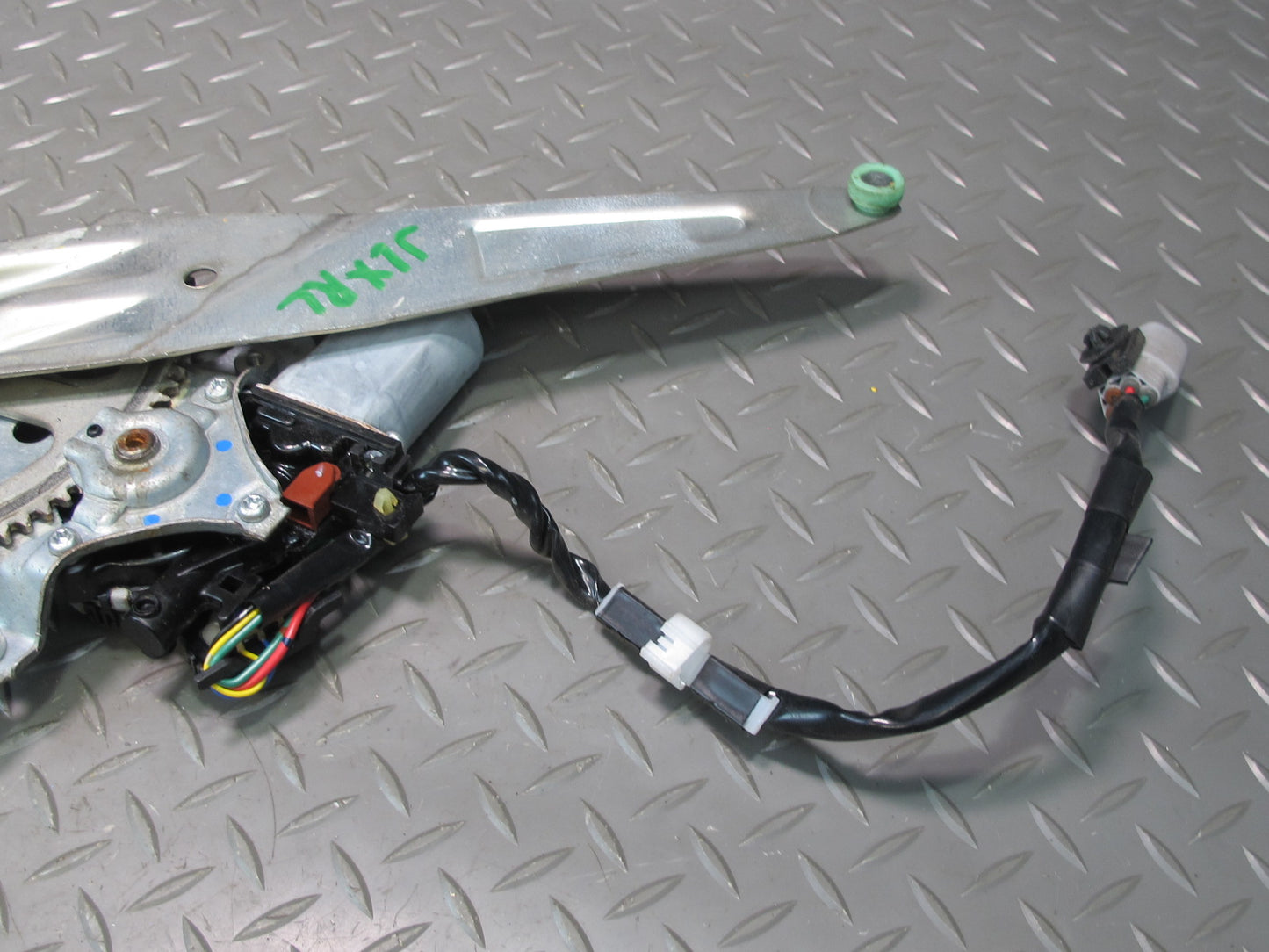 1998-2007 Lexus UZJ100L LX470 Rear Left Door Window Regulator w Motor