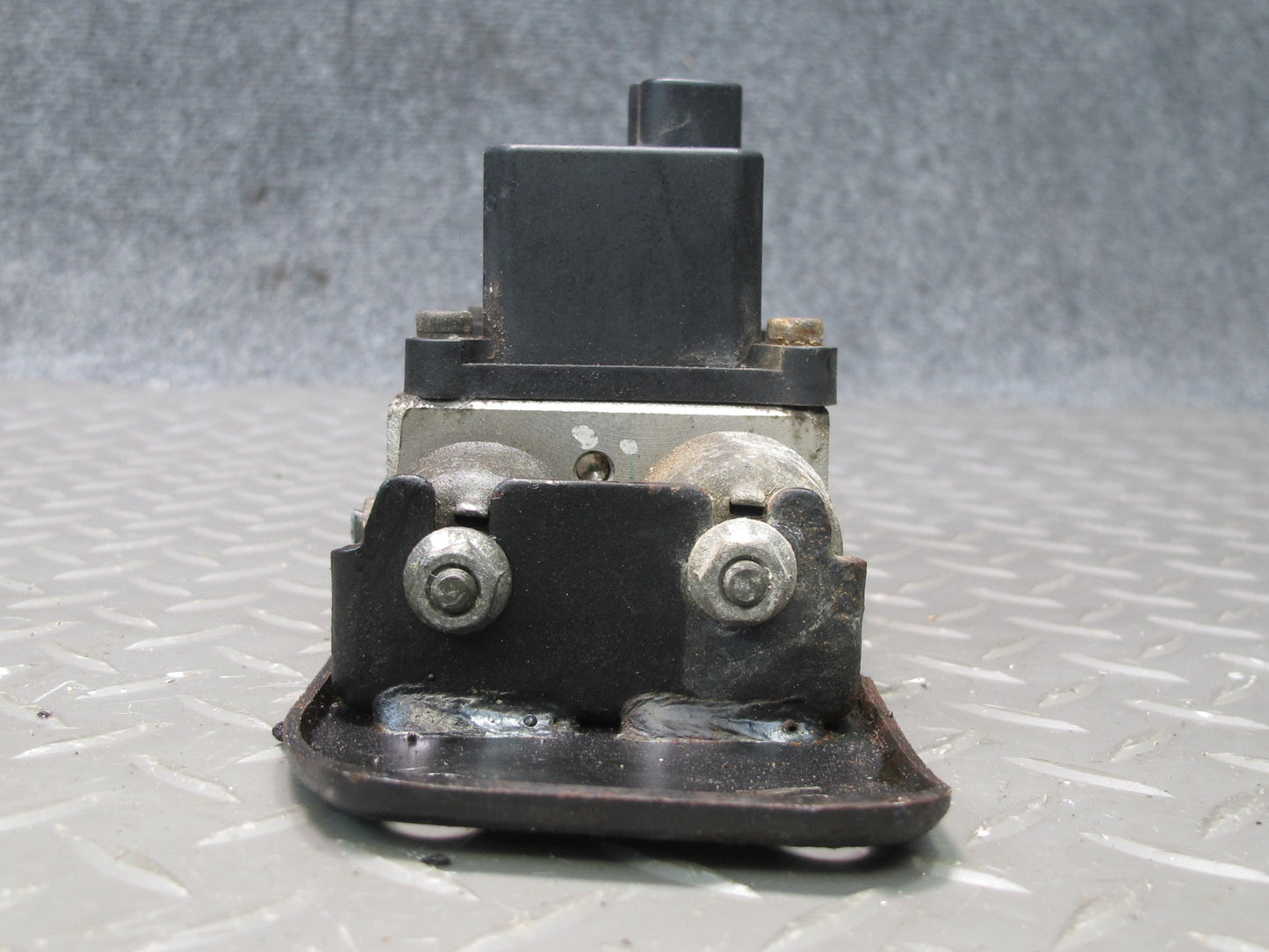 1998-2007 Lexus UZJ100L LX470 Air Suspension Height Level Valve Block
