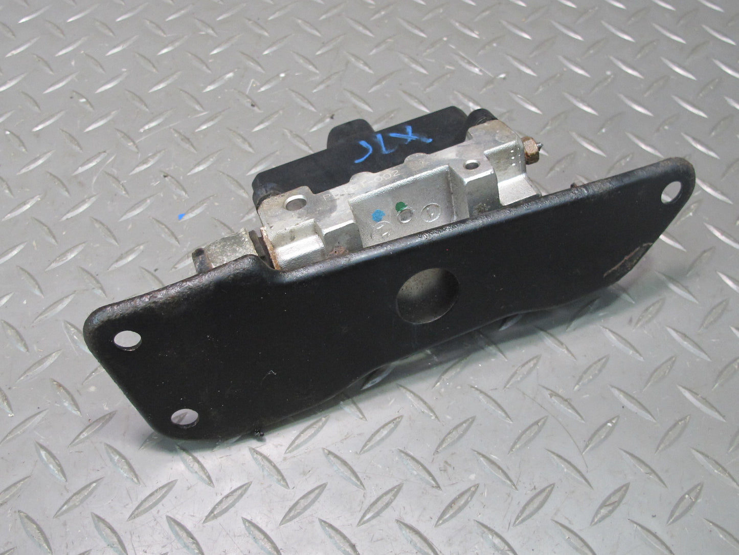 1998-2007 Lexus UZJ100L LX470 Air Suspension Height Level Valve Block