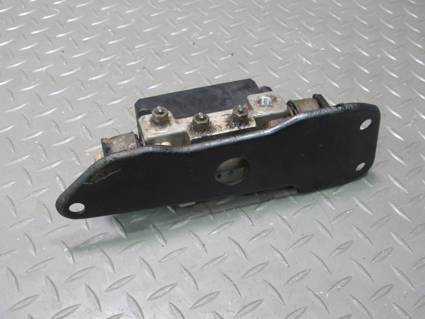 1998-2007 Lexus UZJ100L LX470 Air Suspension Height Level Valve Block