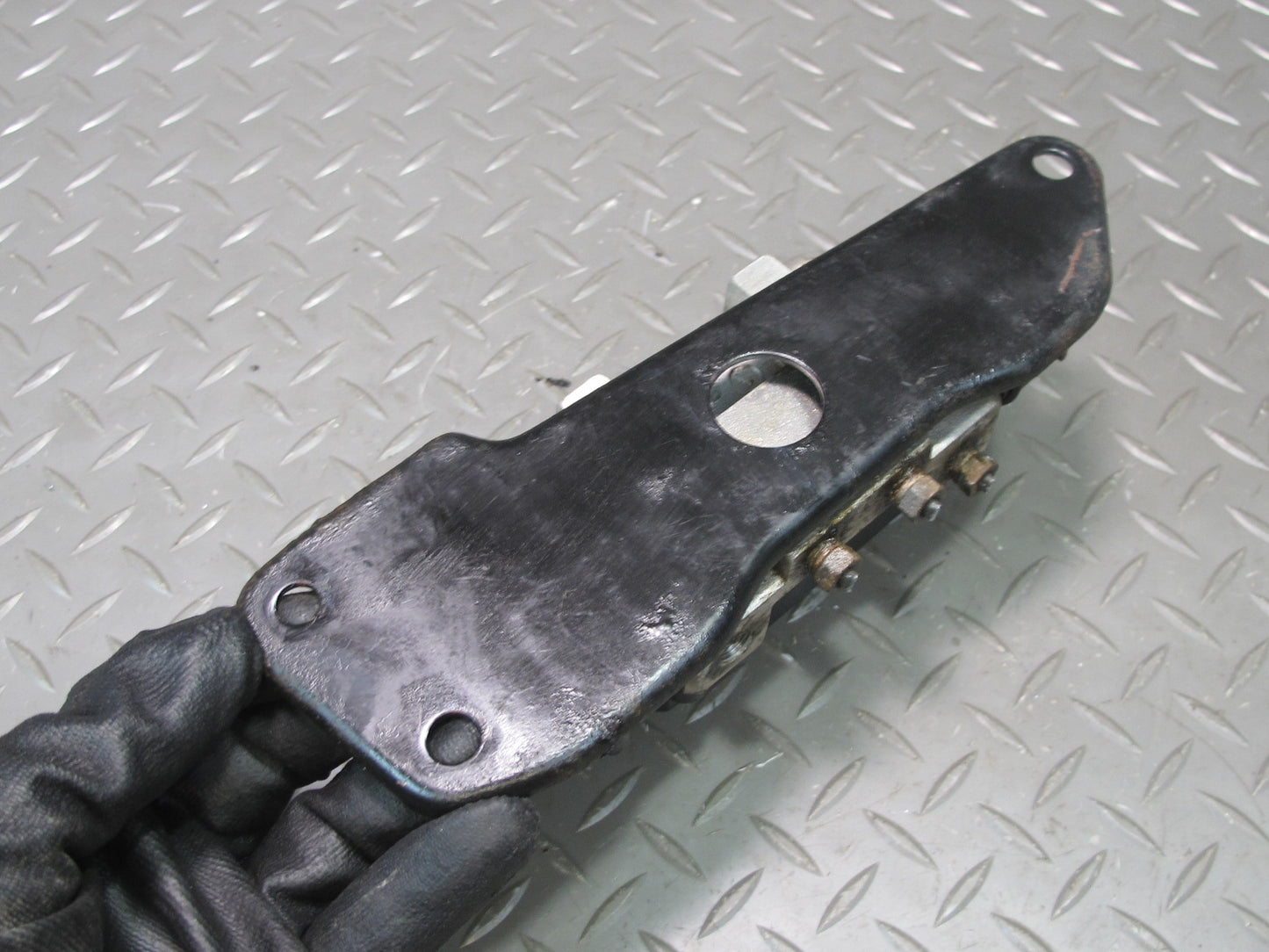 1998-2007 Lexus UZJ100L LX470 Air Suspension Height Level Valve Block