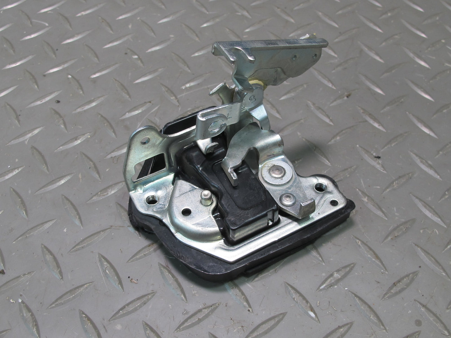 1998-2007 Lexus J100 LX470 Rear Left Side Back Door Hatch Tail Gate Lock Latch