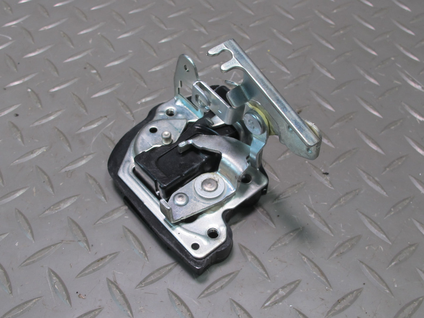 1998-2007 Lexus J100 LX470 Rear Left Side Back Door Hatch Tail Gate Lock Latch