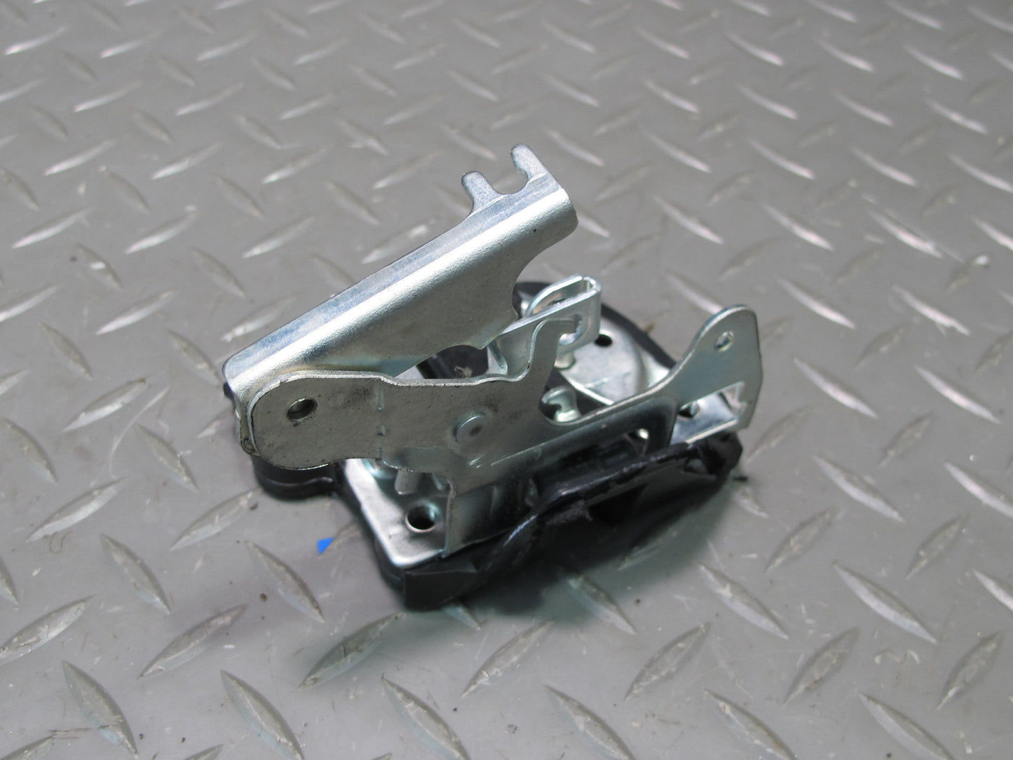 1998-2007 Lexus J100 LX470 Rear Left Side Back Door Hatch Tail Gate Lock Latch