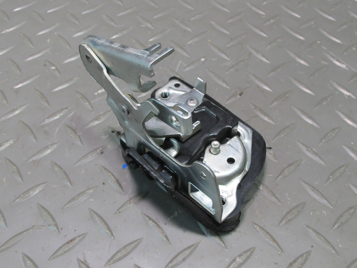 1998-2007 Lexus J100 LX470 Rear Left Side Back Door Hatch Tail Gate Lock Latch