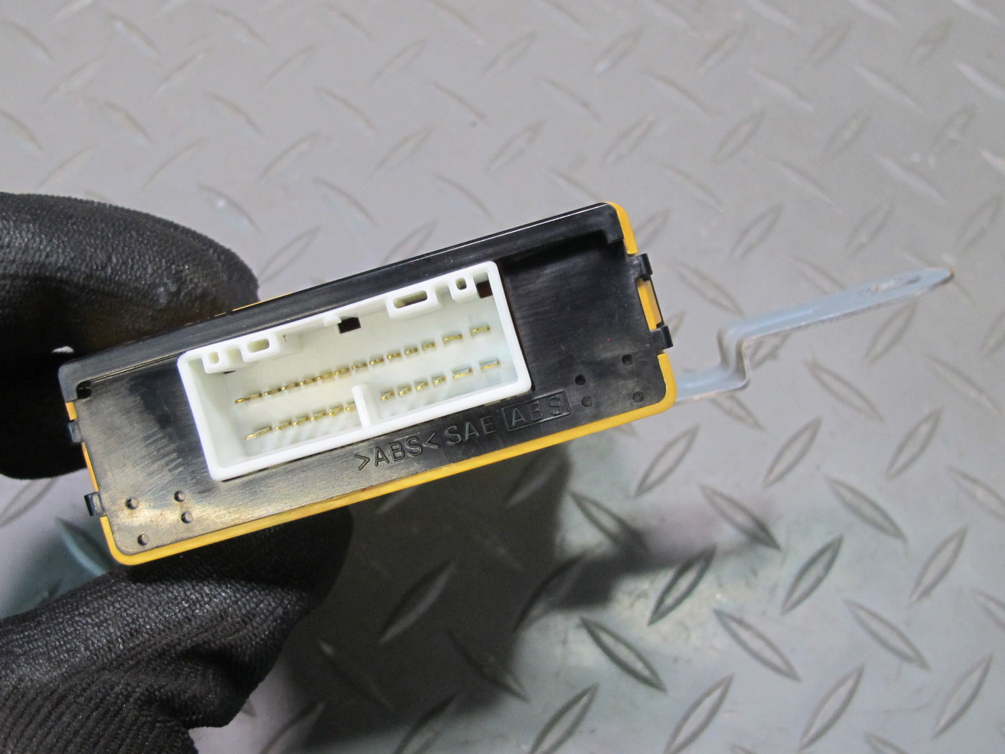 2002-2007 Lexus J100 LX470 Outer Mirror Memory Control Module 89430-60040