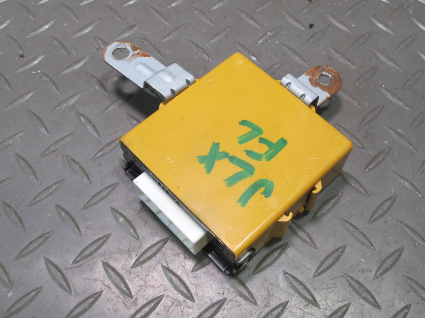 2002-2007 Lexus J100 LX470 Outer Mirror Memory Control Module 89430-60040