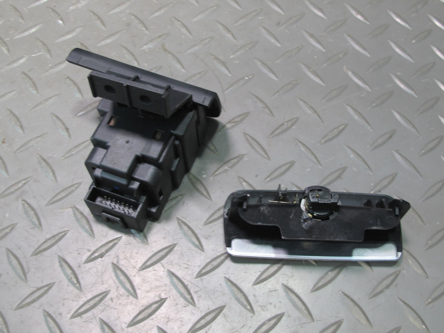 2008 BMW E82 E88 135i ECM ECU CAS Speedo Ignition Door Glove Trunk Lock KEY Set