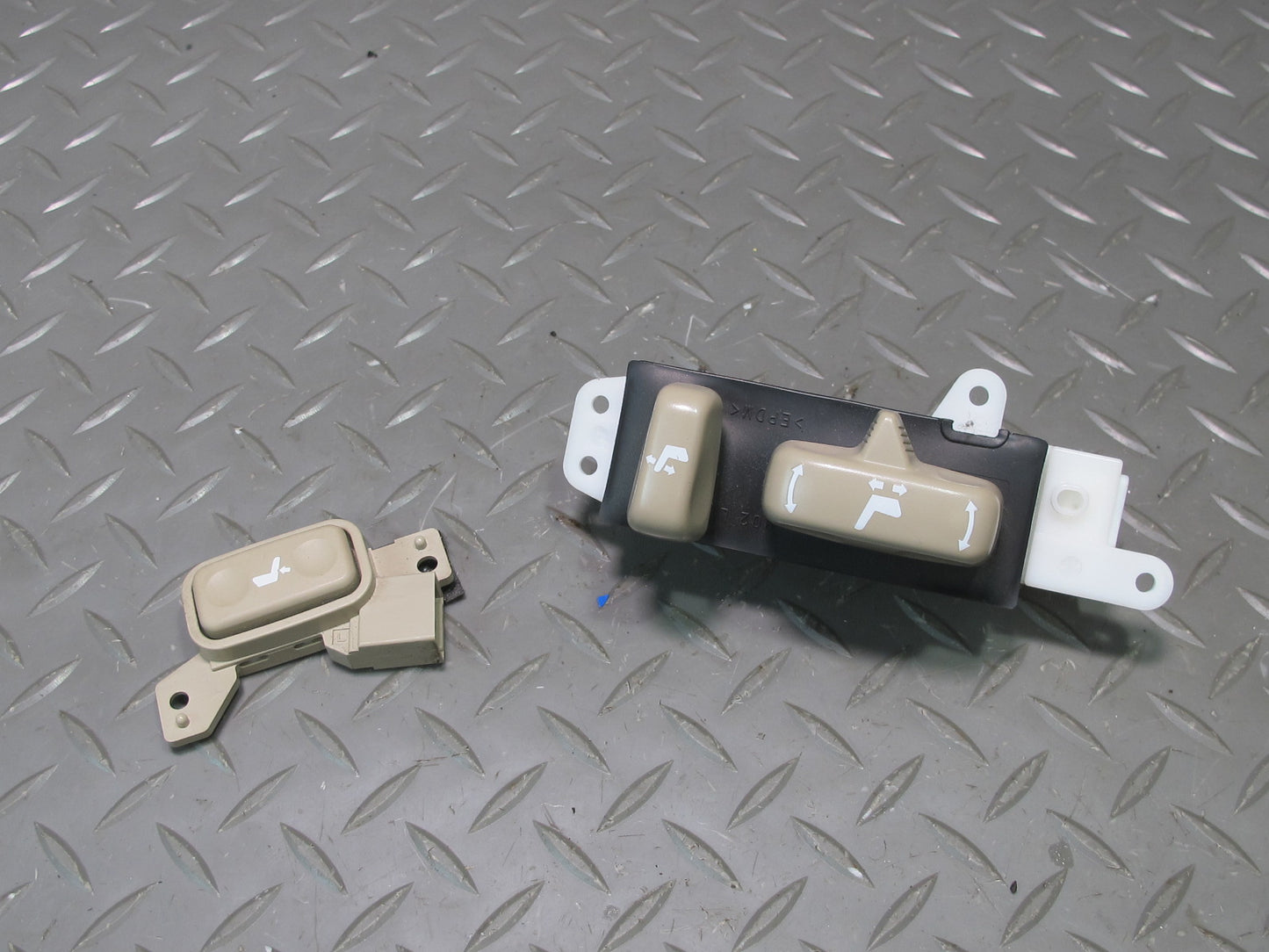 2003-2007 Lexus UZJ100L LX470 Front Left Seat Adjust Lumbar Control Switch Set