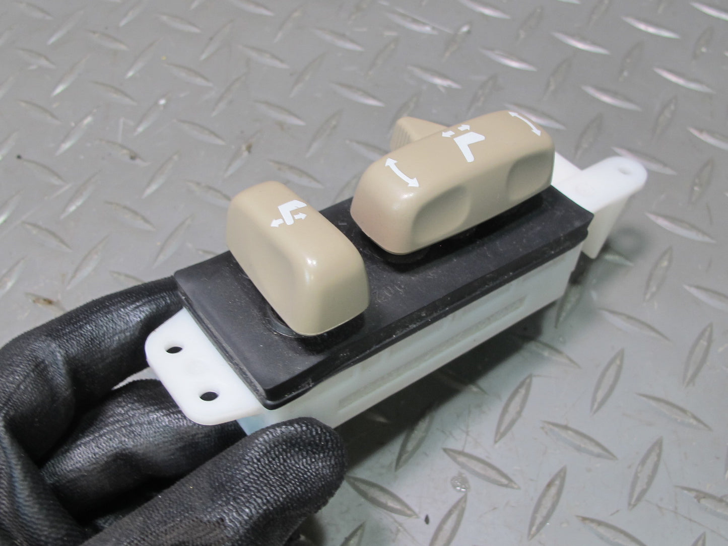 2003-2007 Lexus UZJ100L LX470 Front Left Seat Adjust Lumbar Control Switch Set