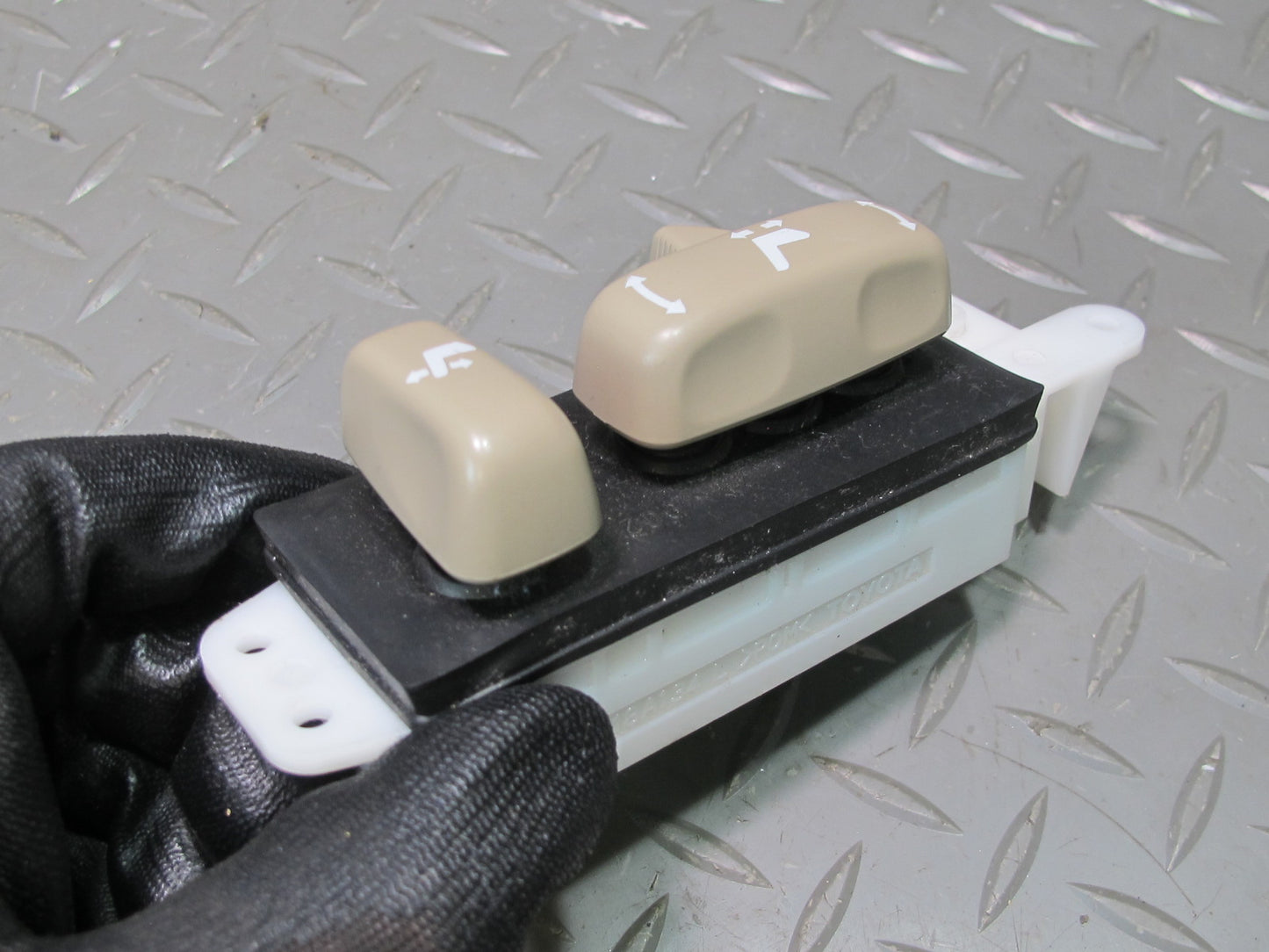 2003-2007 Lexus UZJ100L LX470 Front Left Seat Adjust Lumbar Control Switch Set