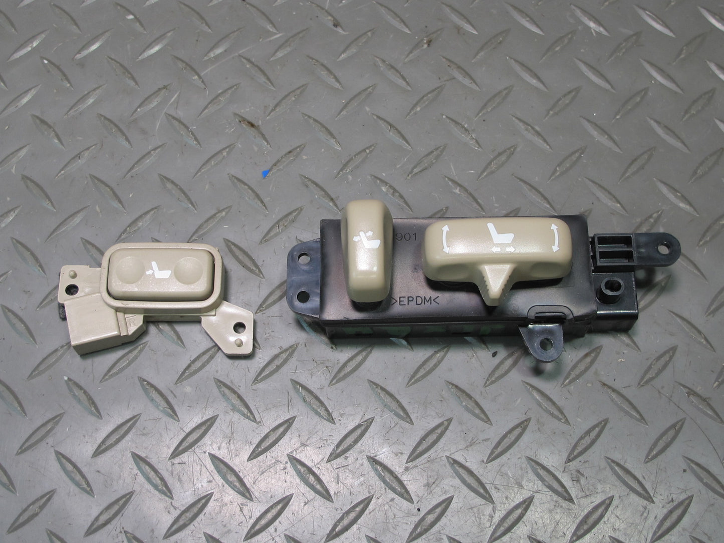 2003-2007 Lexus UZJ100L LX470 Front Right Seat Adjust Lumbar Control Switch Set