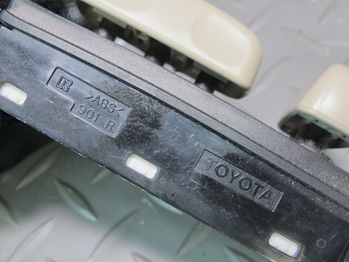 2003-2007 Lexus UZJ100L LX470 Front Right Seat Adjust Lumbar Control Switch Set