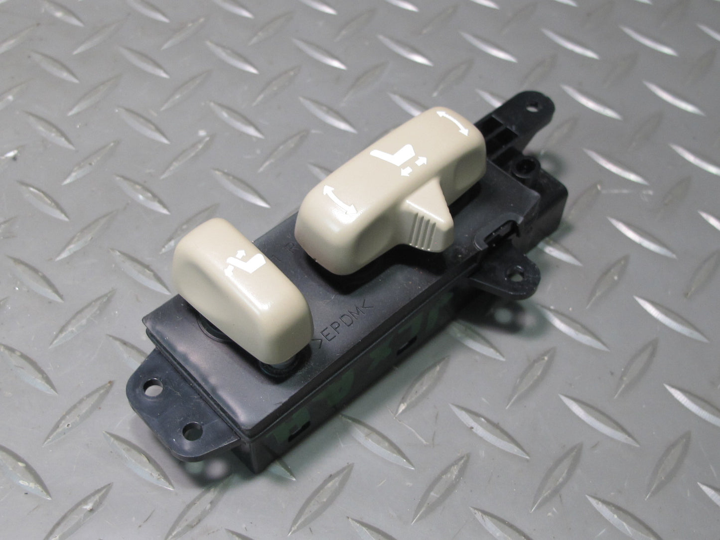 2003-2007 Lexus UZJ100L LX470 Front Right Seat Adjust Lumbar Control Switch Set