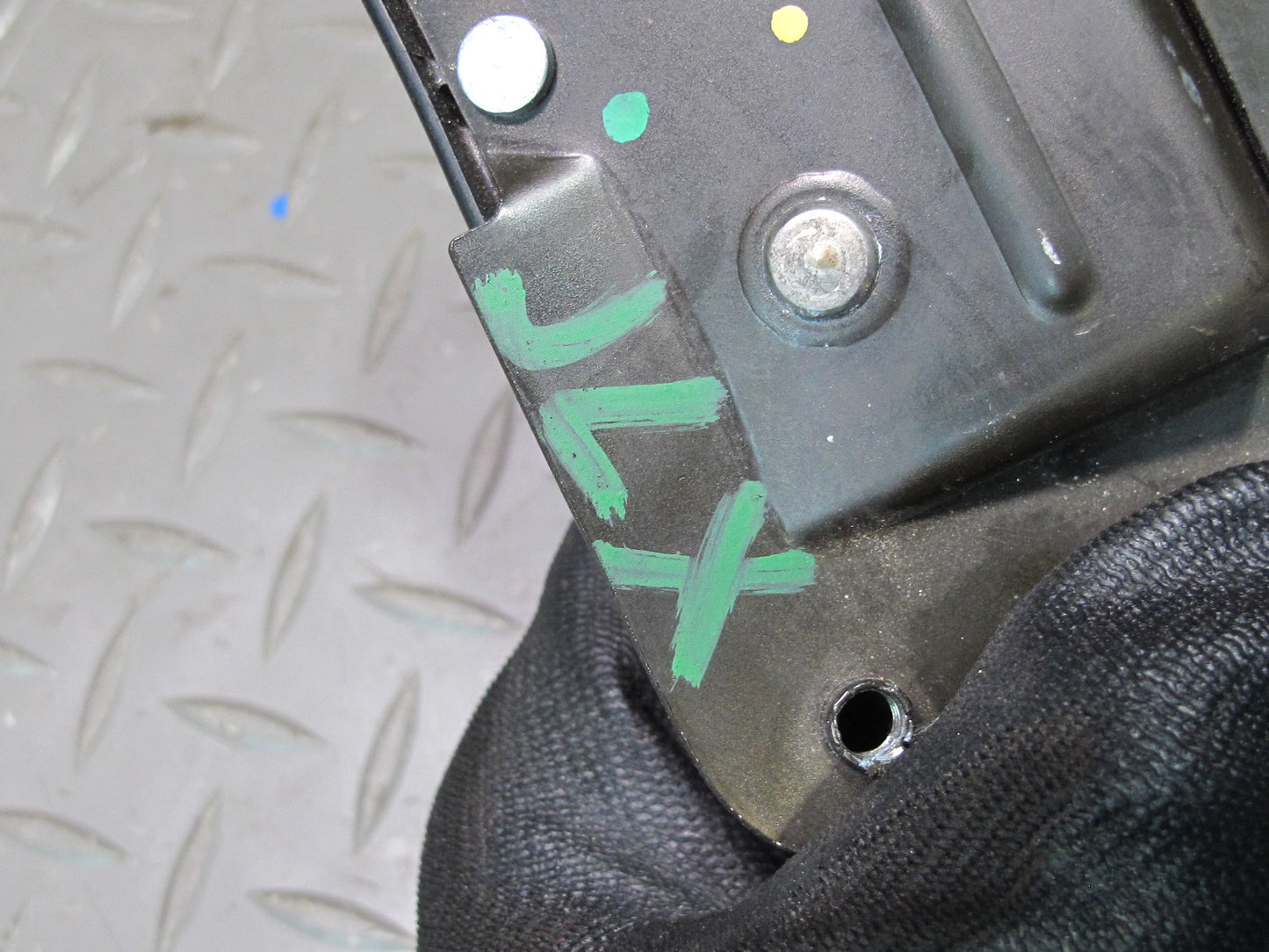 2003-2007 Lexus UZJ100L LX470 Rear Trunk Lid Liftgate Tailgate Upper Lock Latch