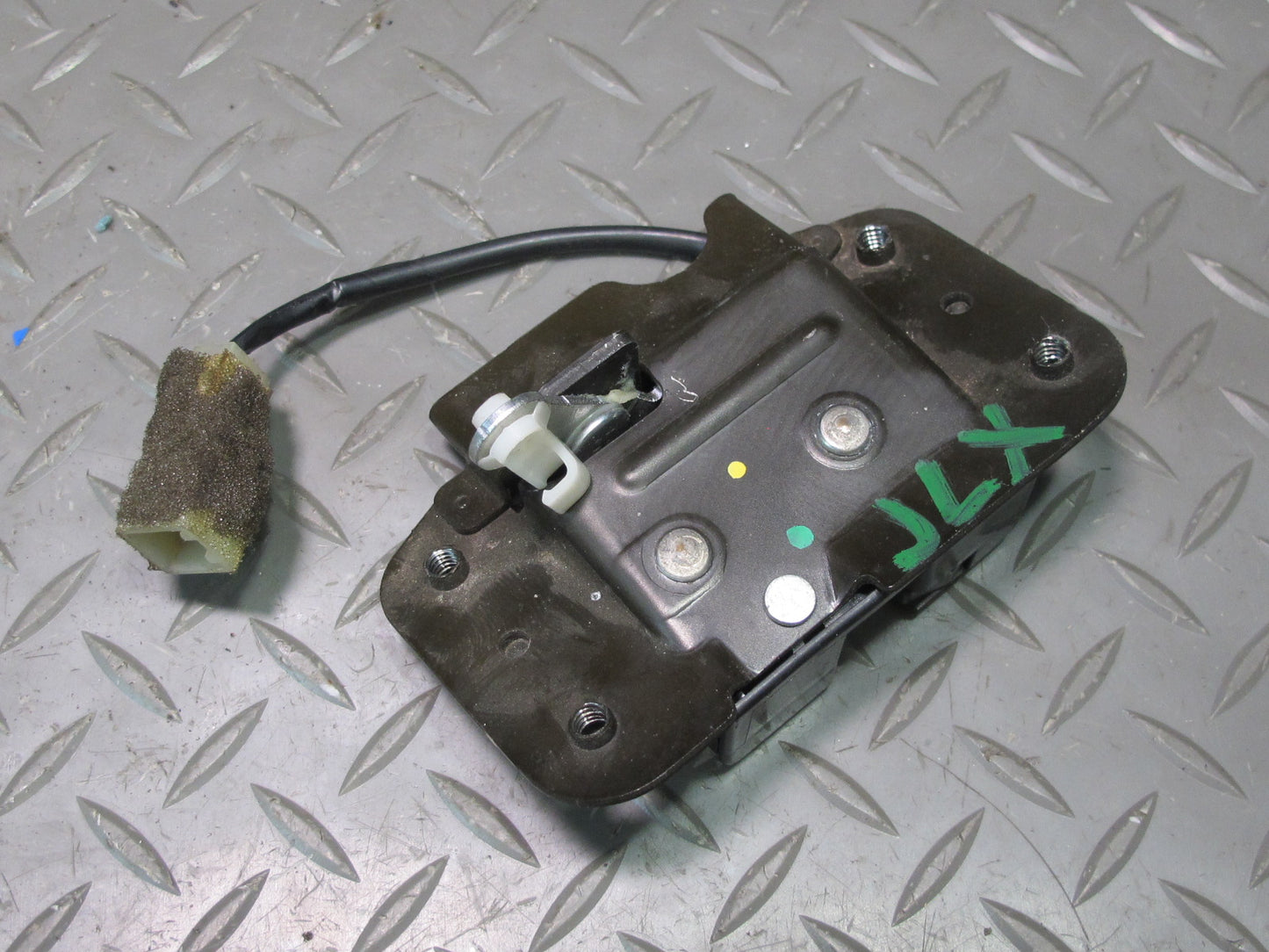 2003-2007 Lexus UZJ100L LX470 Rear Trunk Lid Liftgate Tailgate Upper Lock Latch