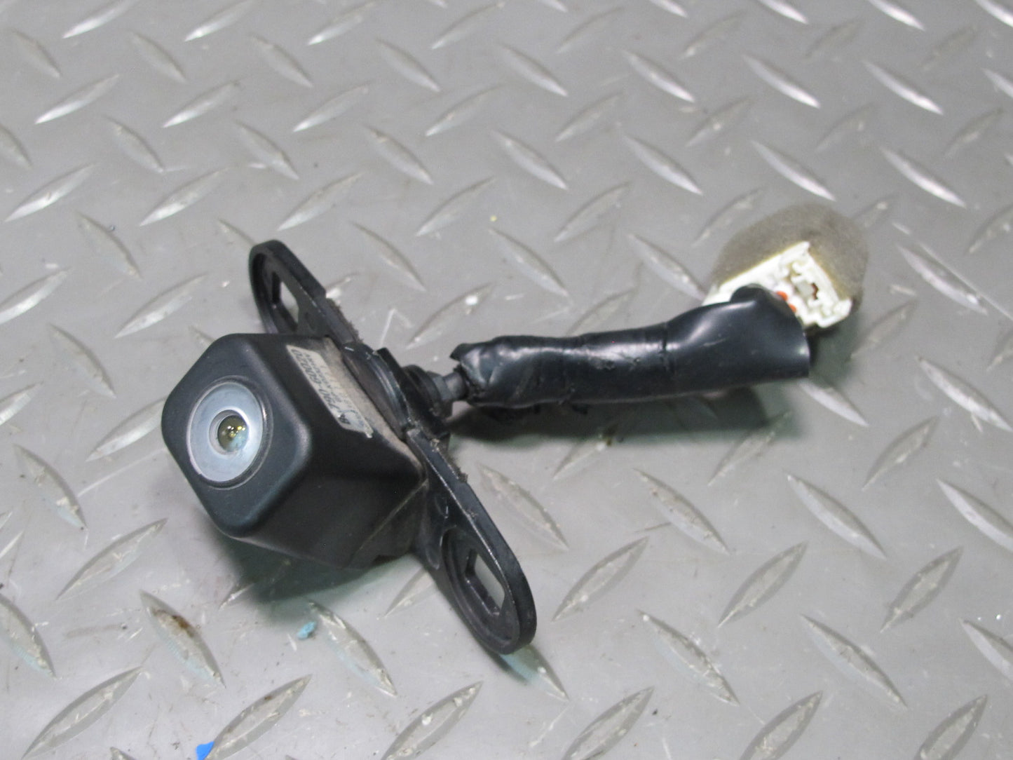 2004-2007 Lexus UZJ100L LX470 Rear View Backup Reverse Camera 86790-60020