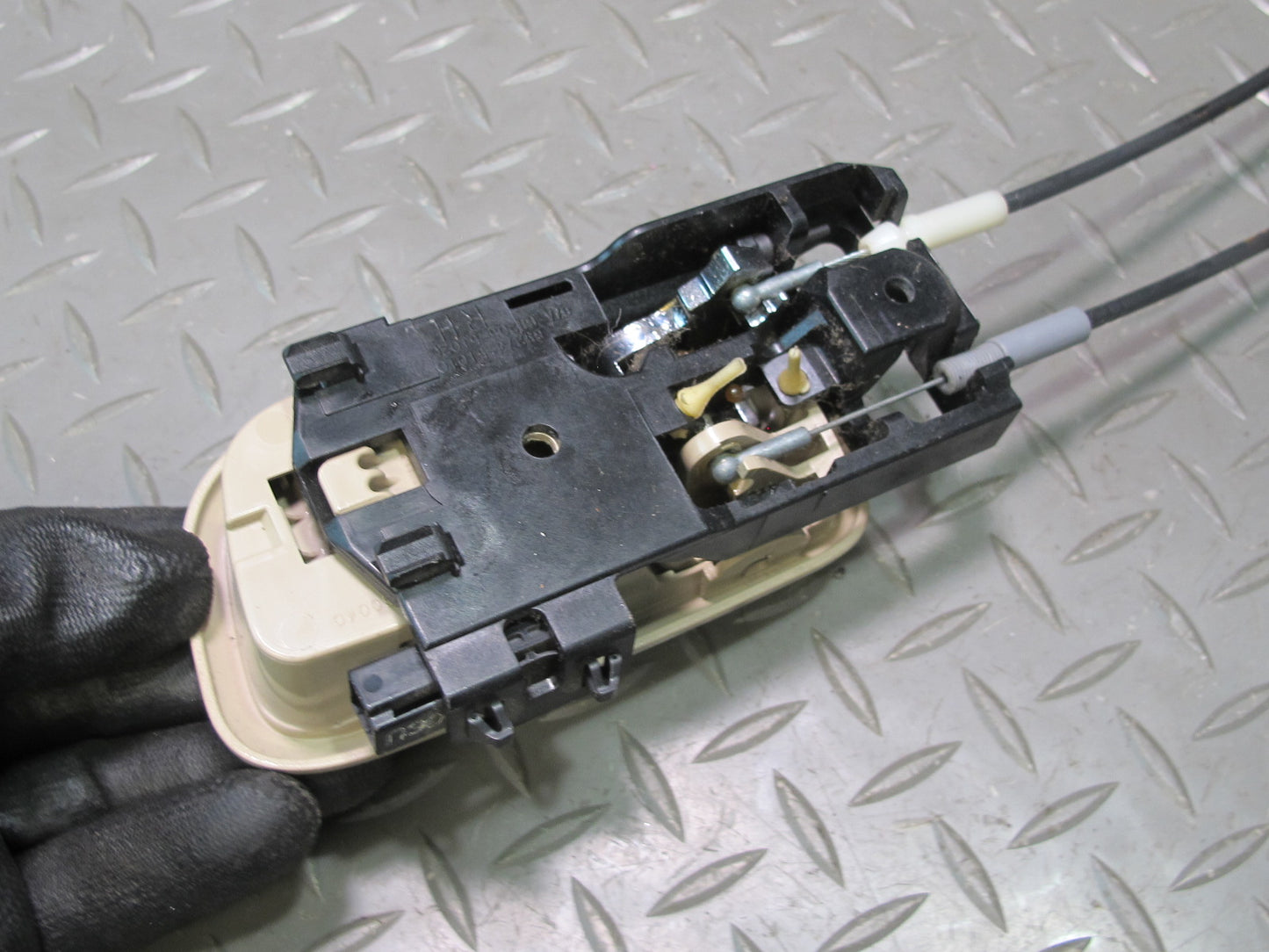 2003-2007 Lexus UZJ100L LX470 Front Right Door Lock Latch Actuator W/ Handle