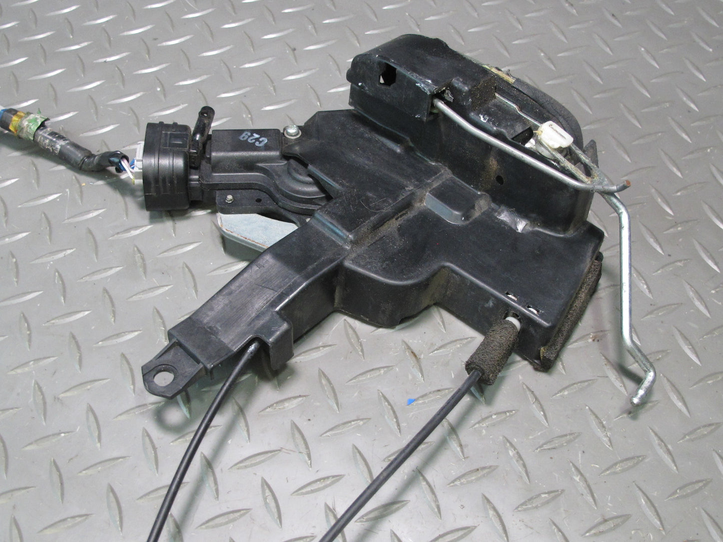 2003-2007 Lexus UZJ100L LX470 Front Right Door Lock Latch Actuator W/ Handle