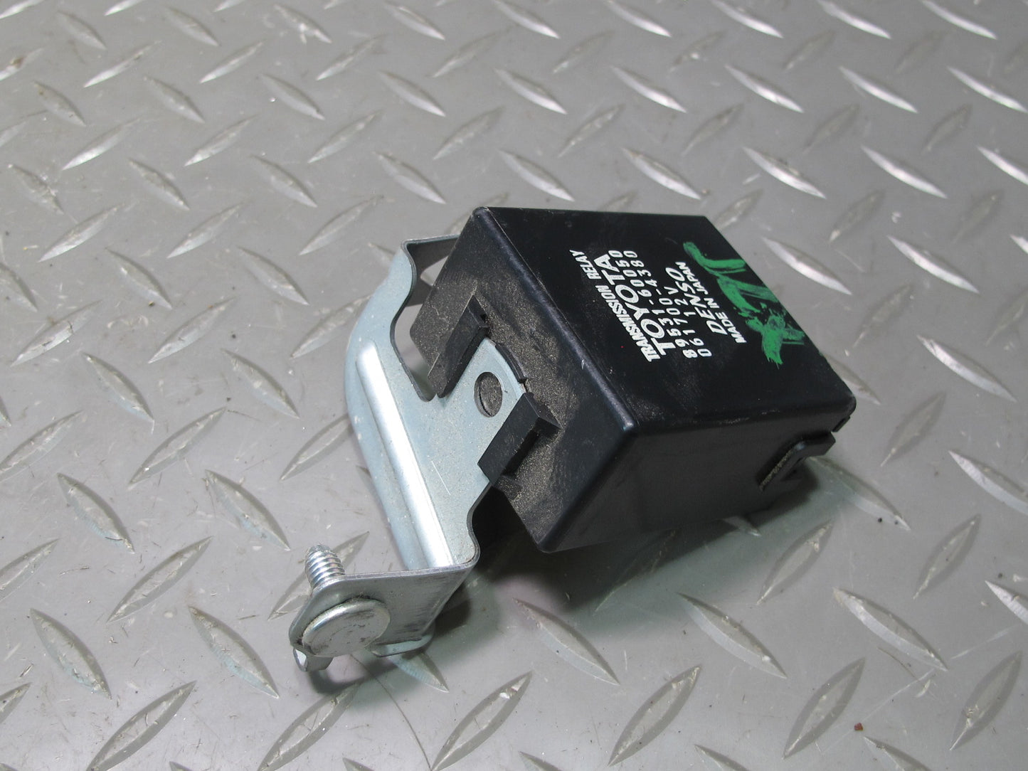 2003-2007 Lexus UZJ100L LX470 Transmission Relay Control Module 89531-60050