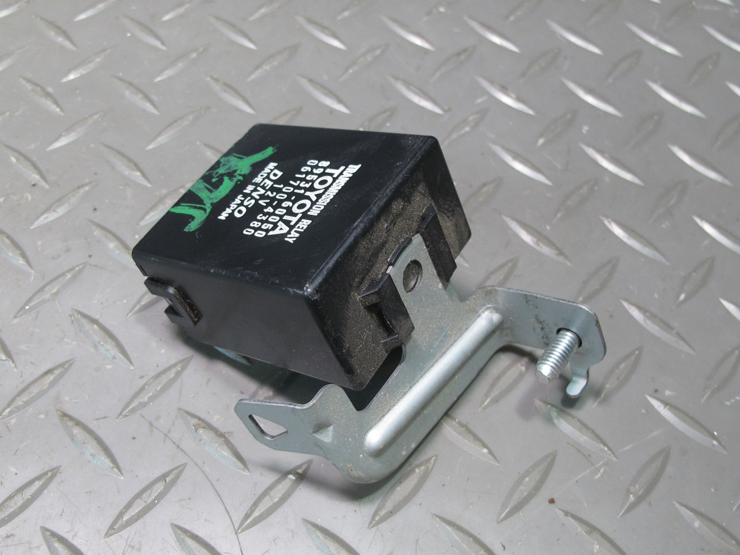 2003-2007 Lexus UZJ100L LX470 Transmission Relay Control Module 89531-60050