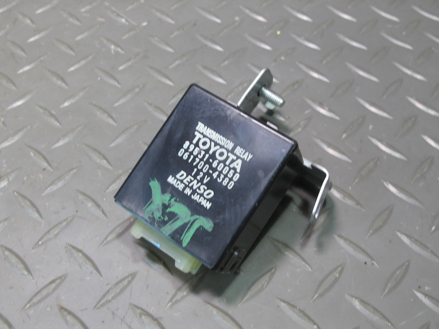 2003-2007 Lexus UZJ100L LX470 Transmission Relay Control Module 89531-60050