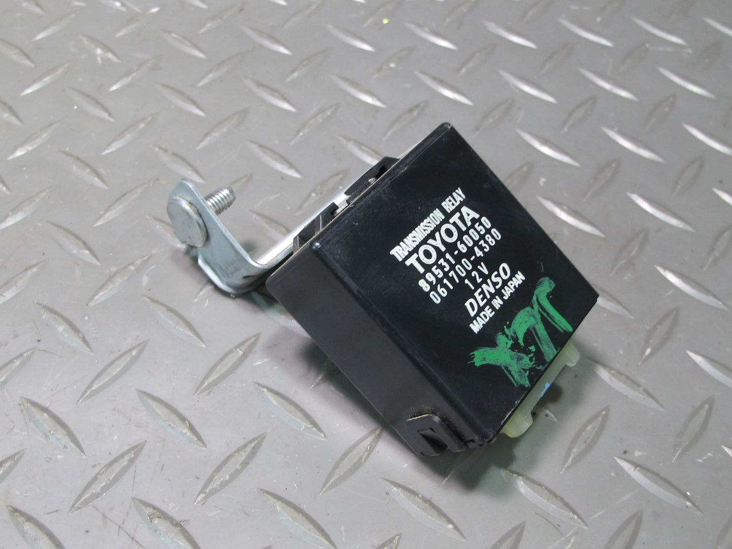 2003-2007 Lexus UZJ100L LX470 Transmission Relay Control Module 89531-60050