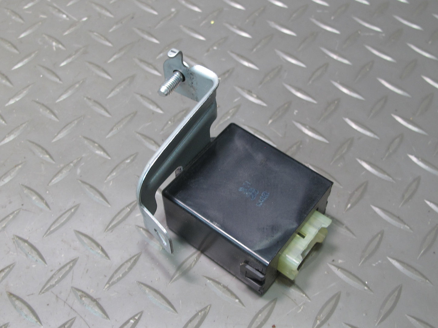 2003-2007 Lexus UZJ100L LX470 Transmission Relay Control Module 89531-60050