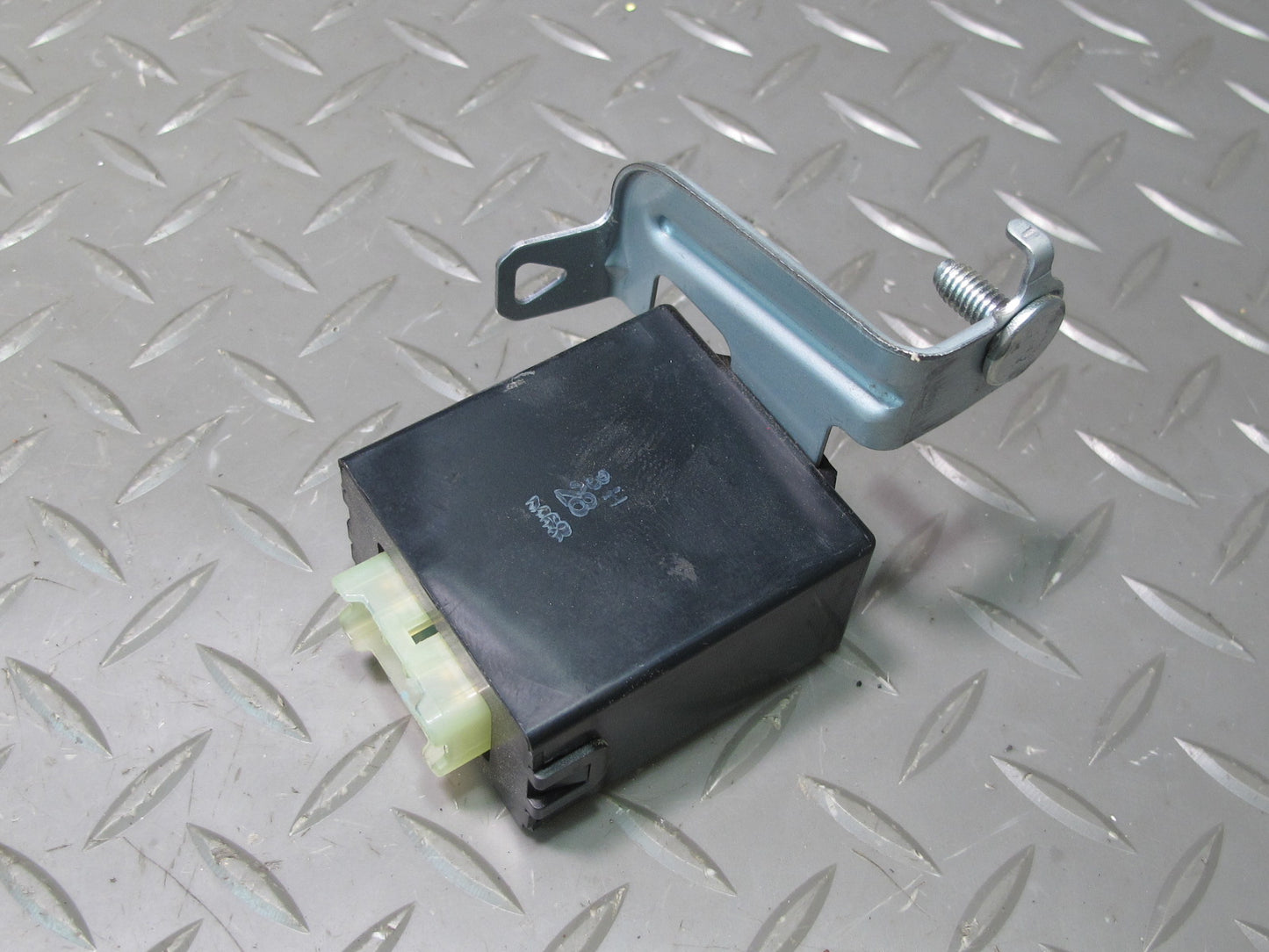 2003-2007 Lexus UZJ100L LX470 Transmission Relay Control Module 89531-60050