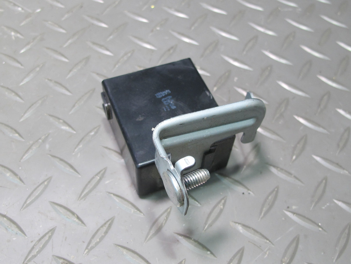 2003-2007 Lexus UZJ100L LX470 Transmission Relay Control Module 89531-60050