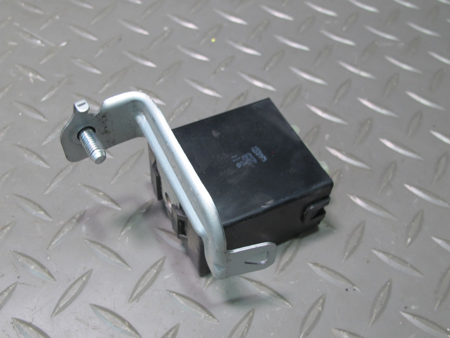 2003-2007 Lexus UZJ100L LX470 Transmission Relay Control Module 89531-60050