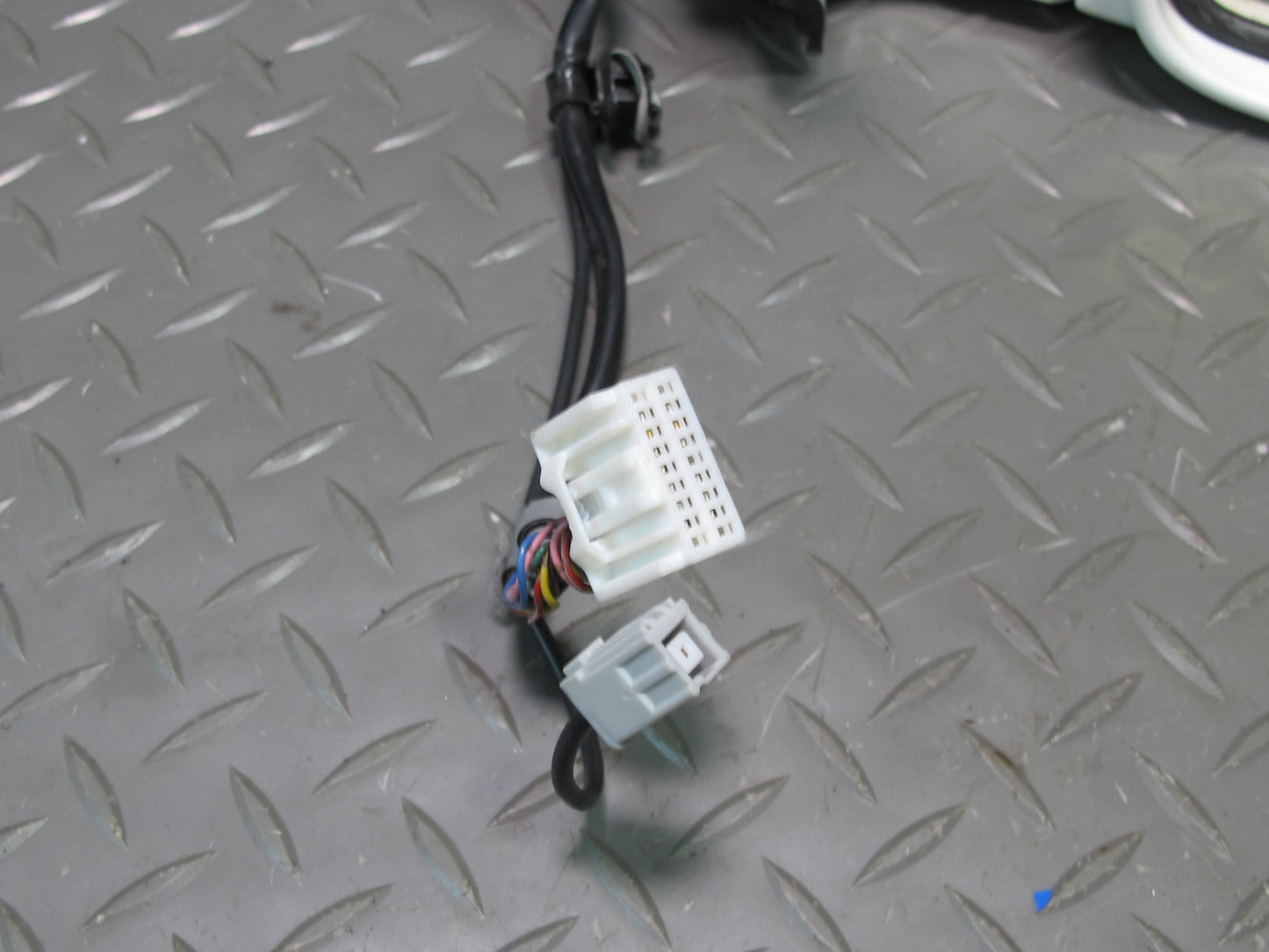 2006-2007 Lexus UZJ100L LX470 Right Door Heated Exterior Side View Power Mirror