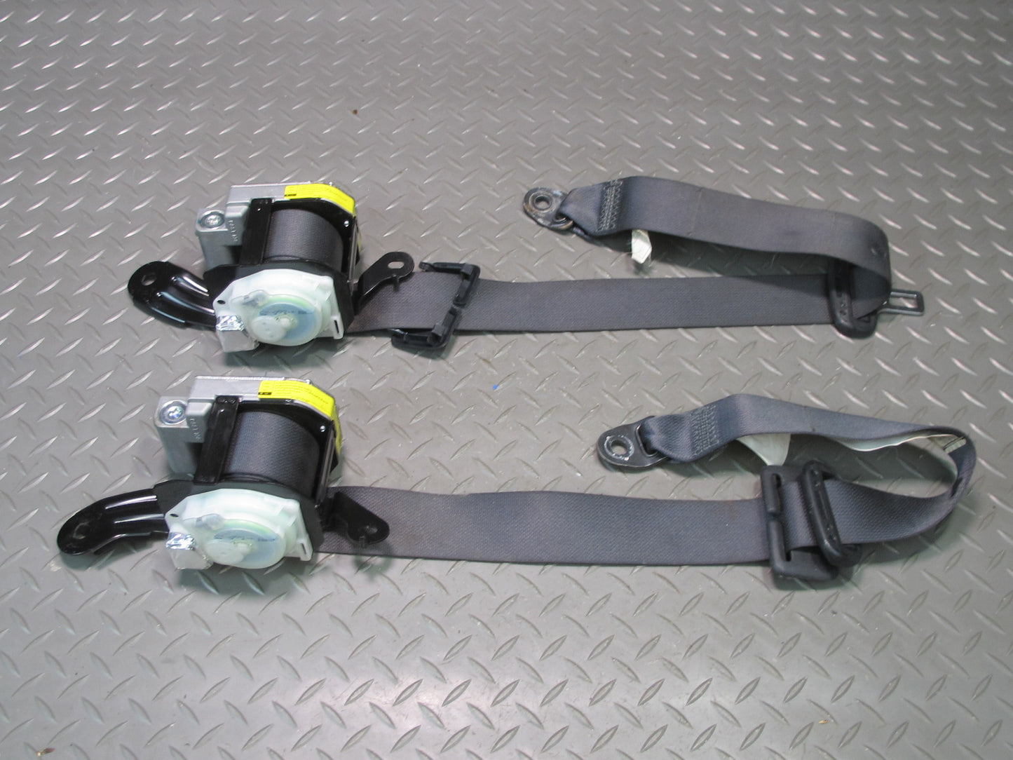 08 LEXUS USE20L IS-F REAR LEFT RIGHT SEATBELT RETRACTOR SET OEM