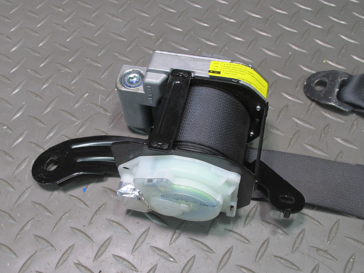 08 LEXUS USE20L IS-F REAR LEFT RIGHT SEATBELT RETRACTOR SET OEM