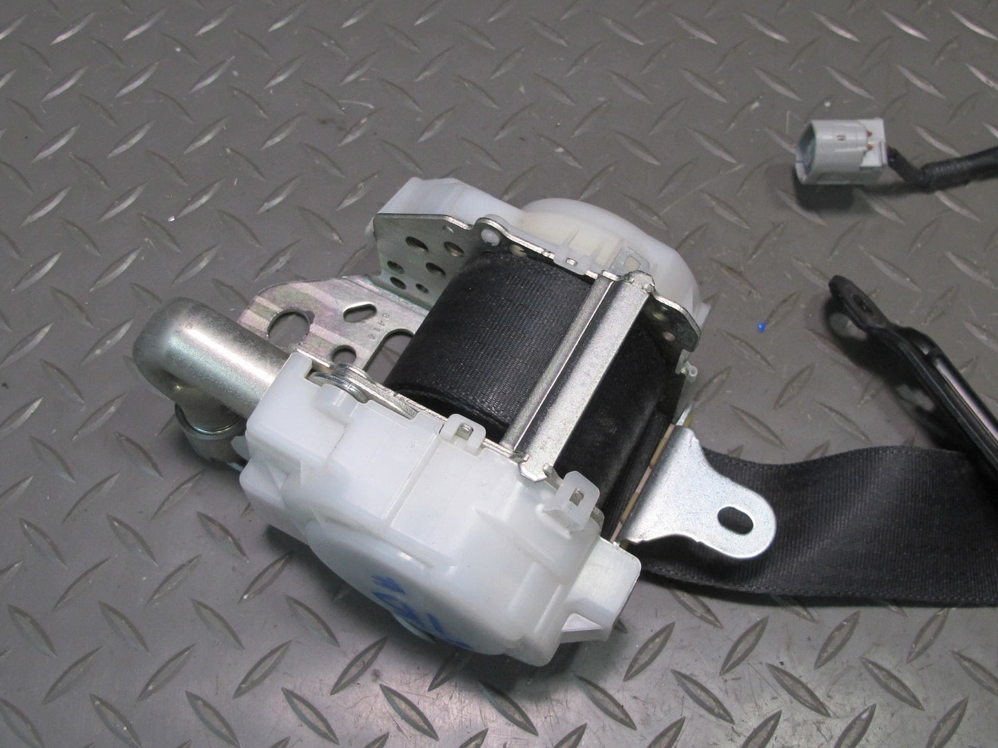 2008 LEXUS USE20L IS-F FRONT LEFT RIGHT SEATBELT RETRACTOR SET OEM