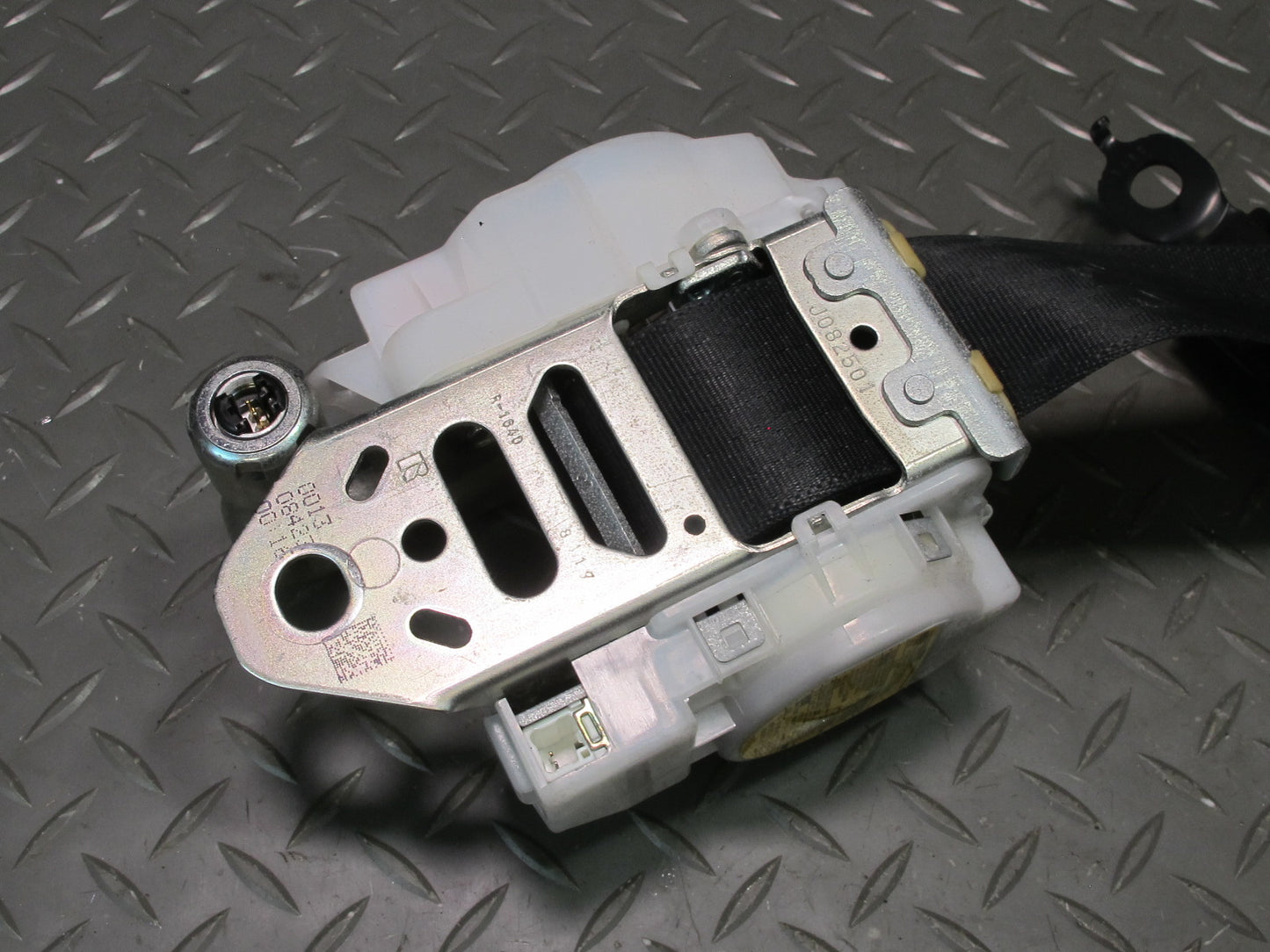 2008 LEXUS USE20L IS-F FRONT LEFT RIGHT SEATBELT RETRACTOR SET OEM