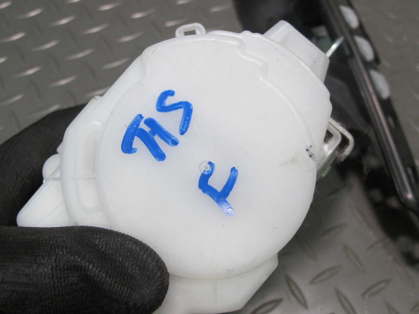 2008 LEXUS USE20L IS-F FRONT LEFT RIGHT SEATBELT RETRACTOR SET OEM