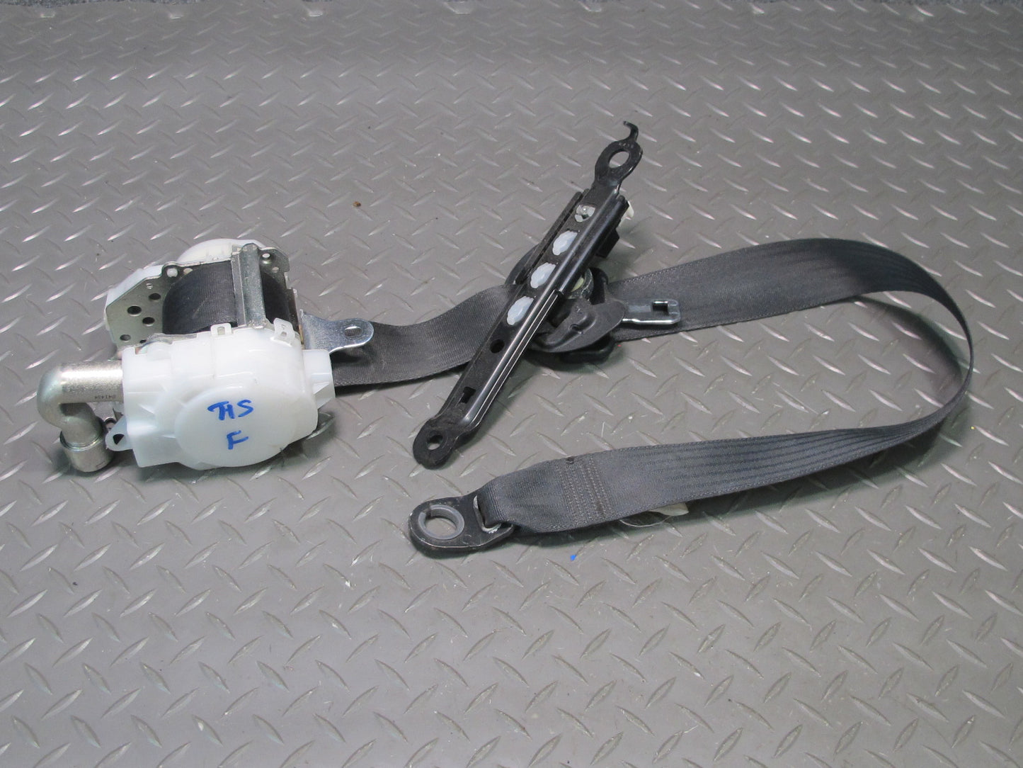 2008 LEXUS USE20L IS-F FRONT LEFT RIGHT SEATBELT RETRACTOR SET OEM