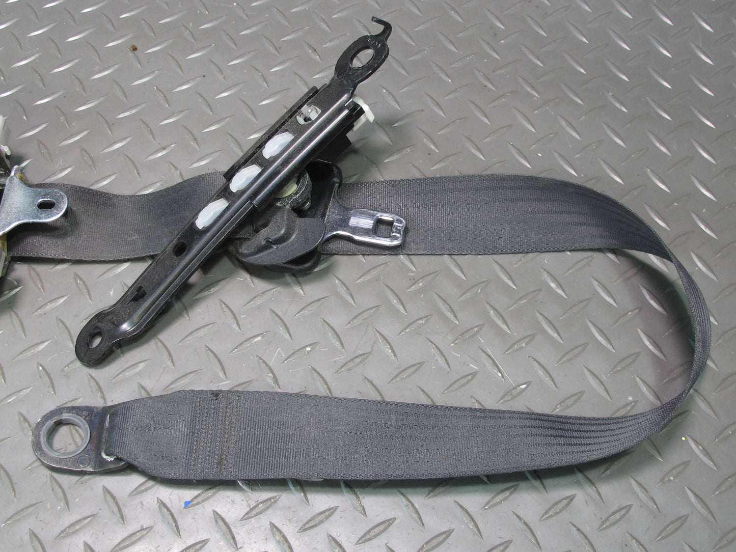 2008 LEXUS USE20L IS-F FRONT LEFT RIGHT SEATBELT RETRACTOR SET OEM