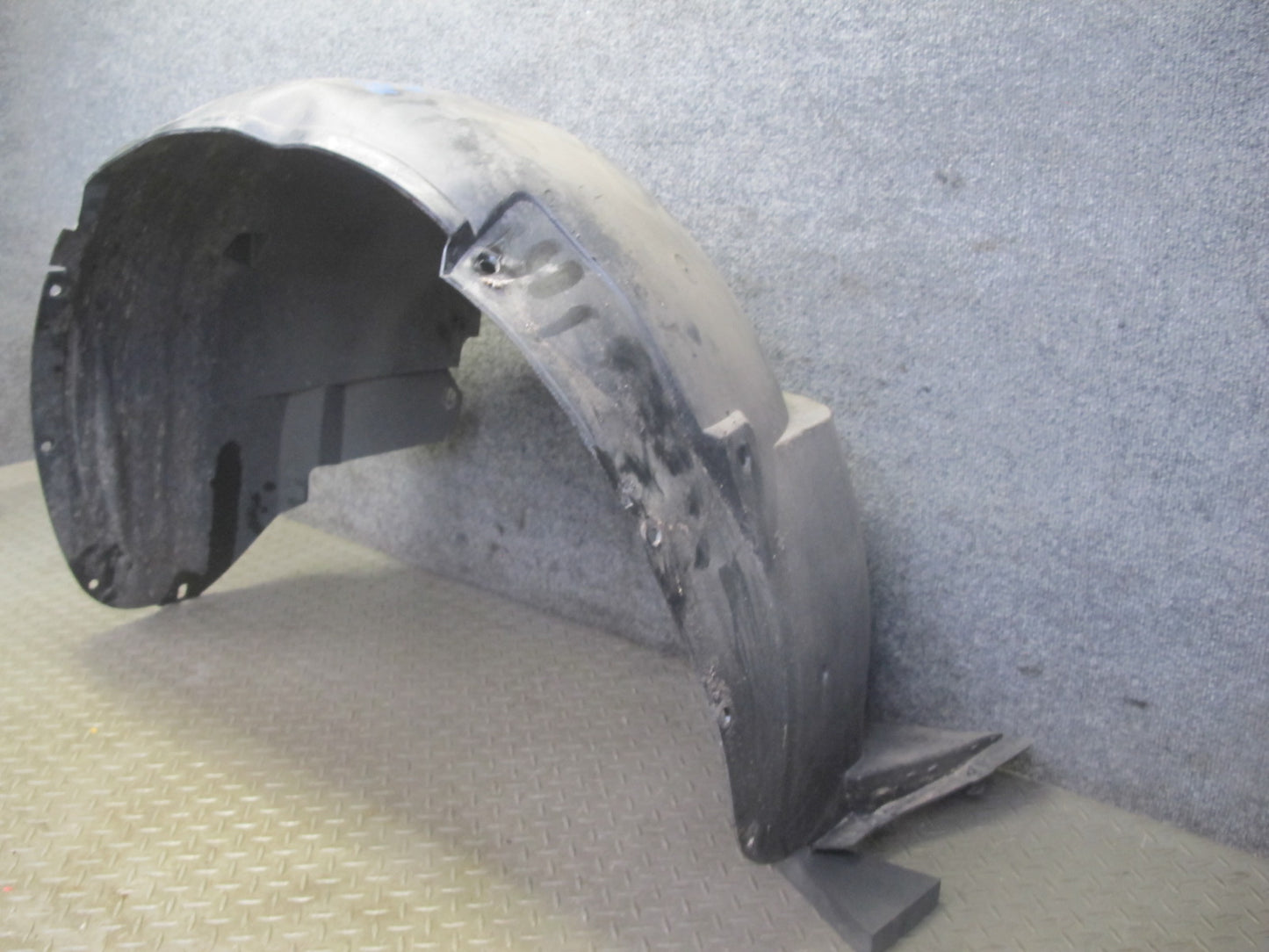 06-09 Pontiac Solstice 2.4L Front Right Fender Liner Splash Shield Guard OEM