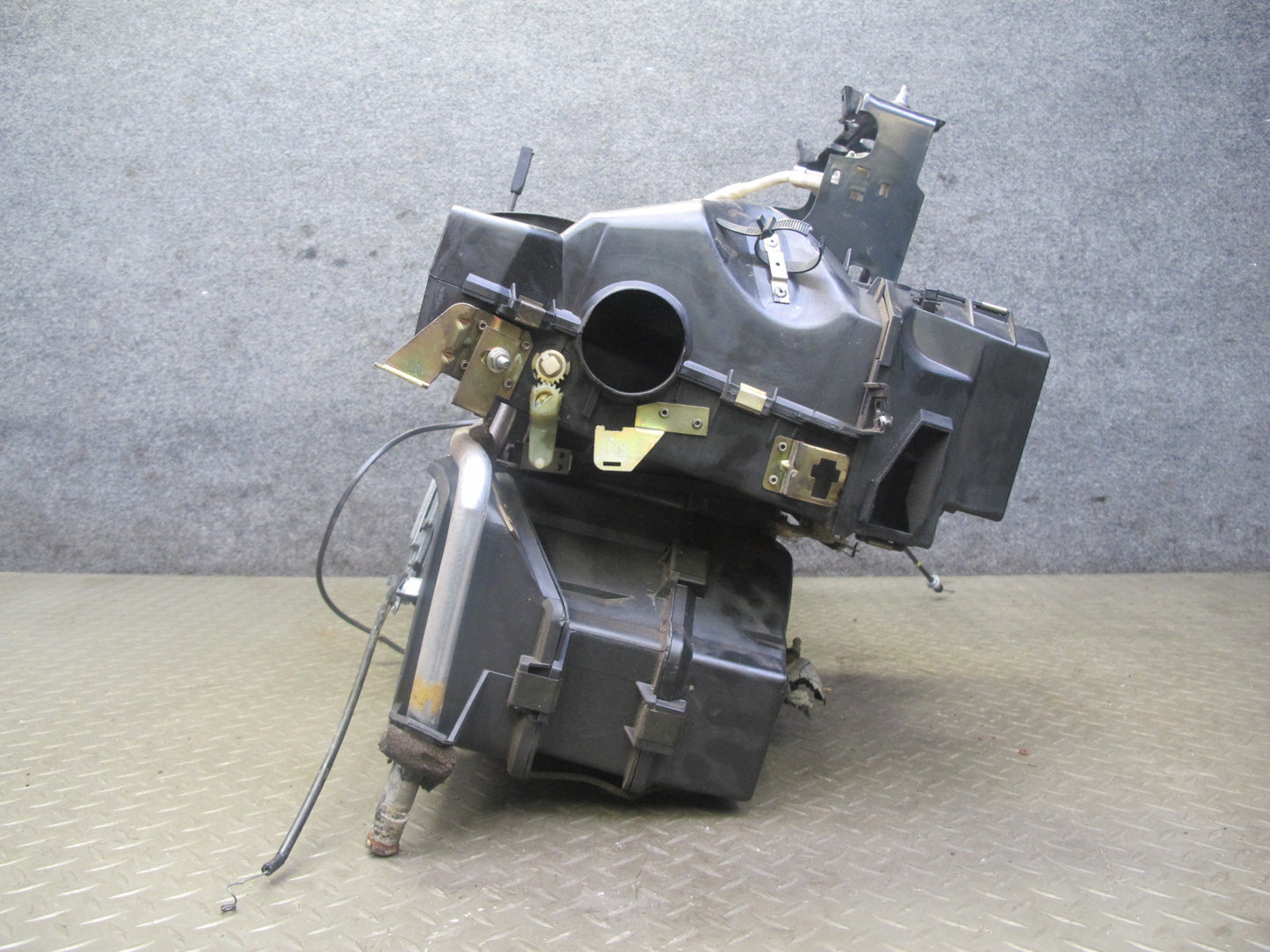 82-85 Mercedes W123 A/C Air Condition Evaporator Heater Climate Box OEM