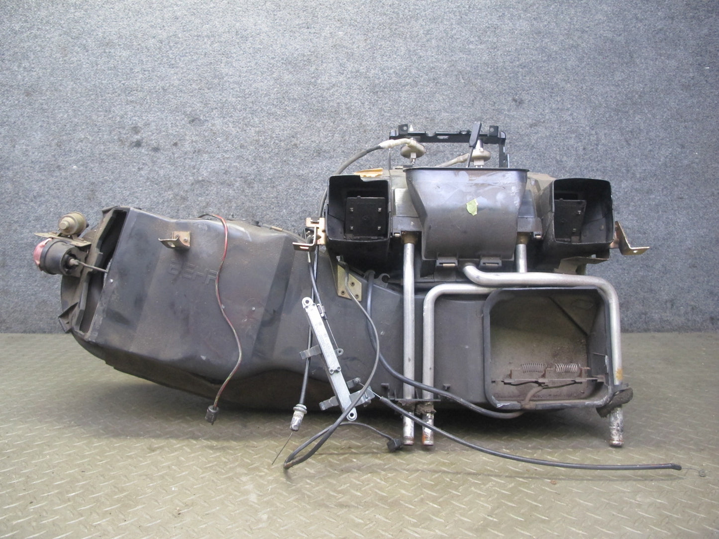 82-85 Mercedes W123 A/C Air Condition Evaporator Heater Climate Box OEM