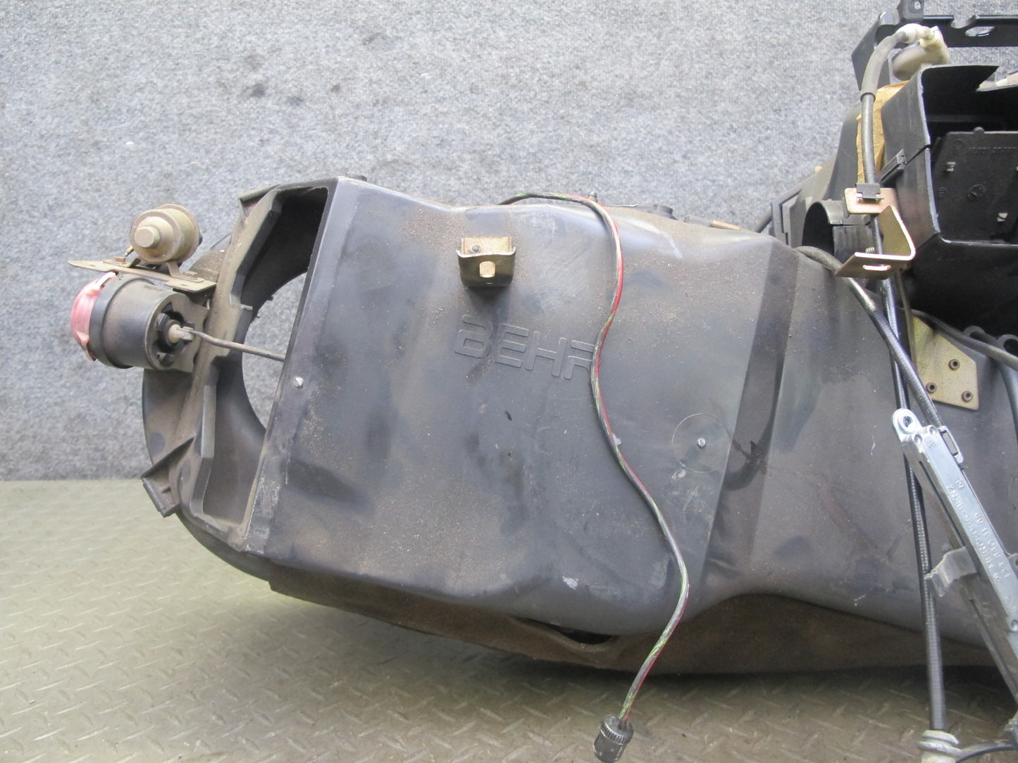 82-85 Mercedes W123 A/C Air Condition Evaporator Heater Climate Box OEM