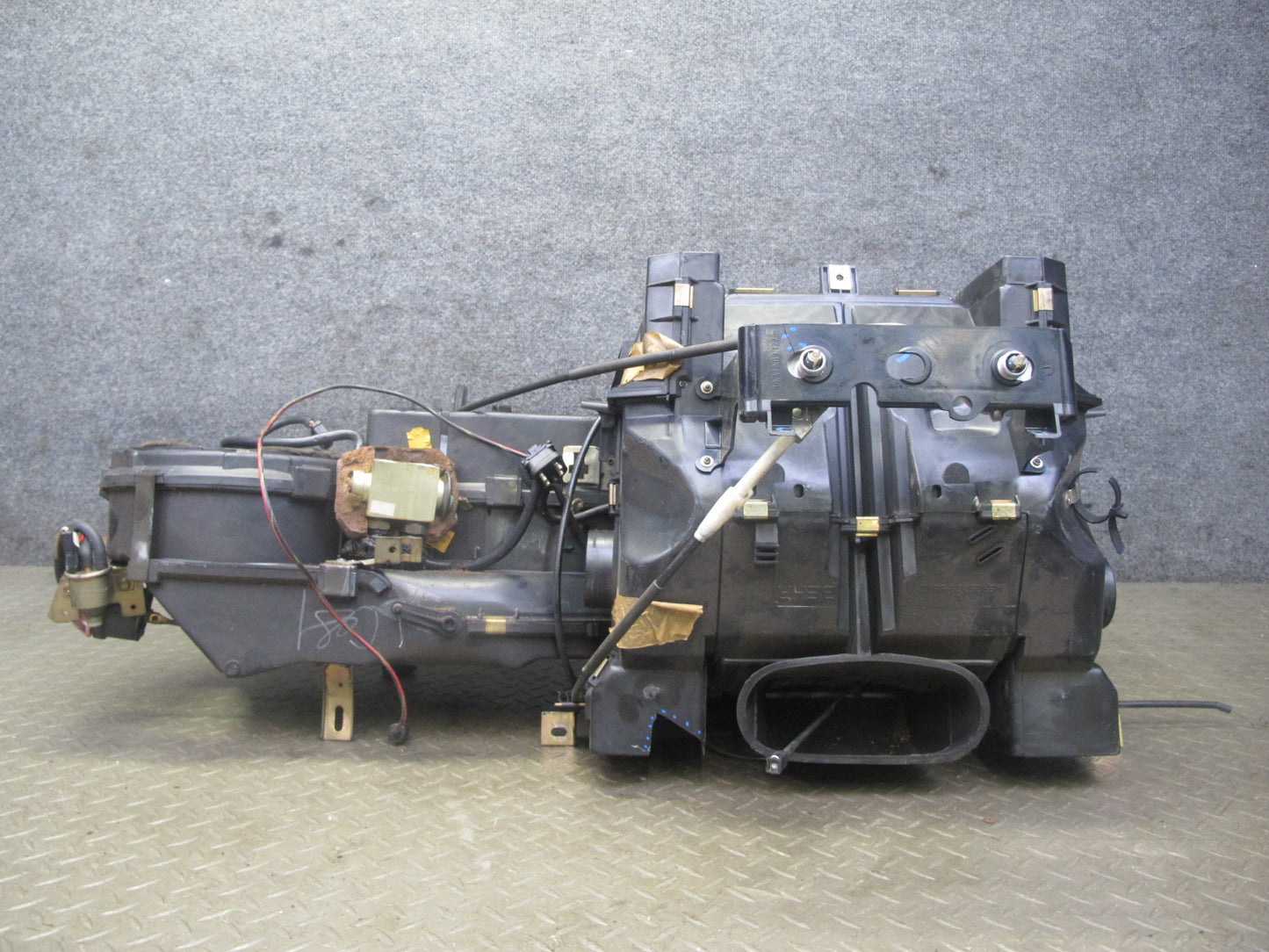 82-85 Mercedes W123 A/C Air Condition Evaporator Heater Climate Box OEM