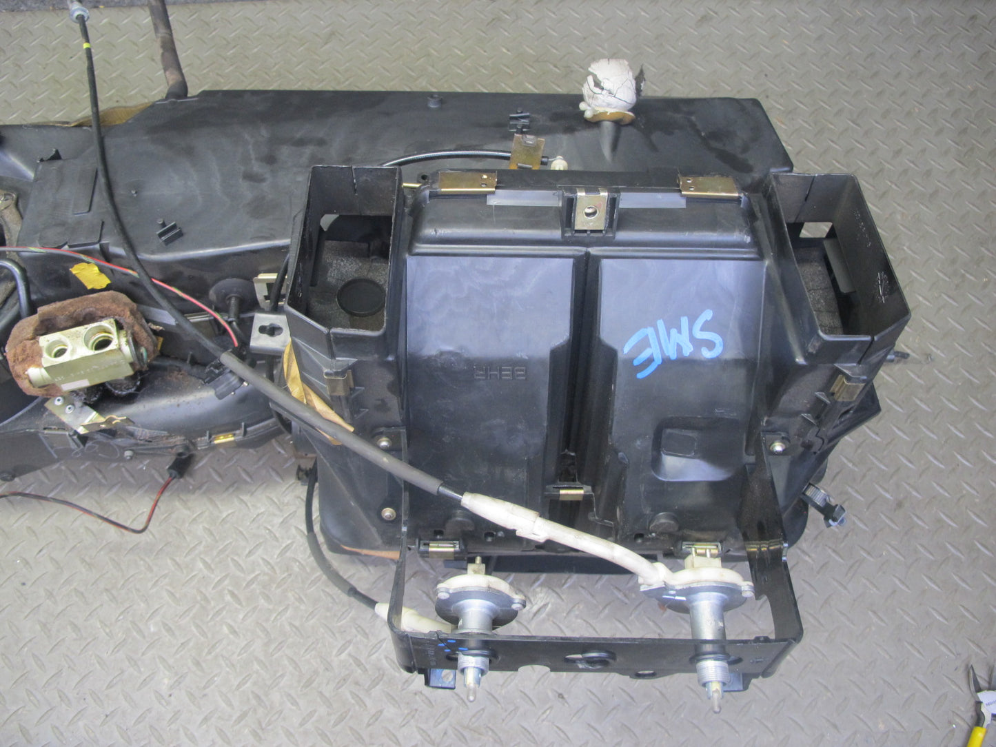 82-85 Mercedes W123 A/C Air Condition Evaporator Heater Climate Box OEM