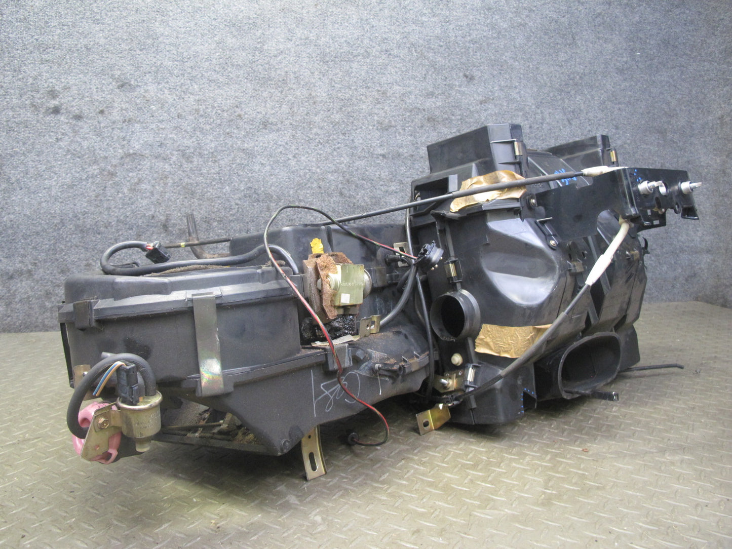 82-85 Mercedes W123 A/C Air Condition Evaporator Heater Climate Box OEM