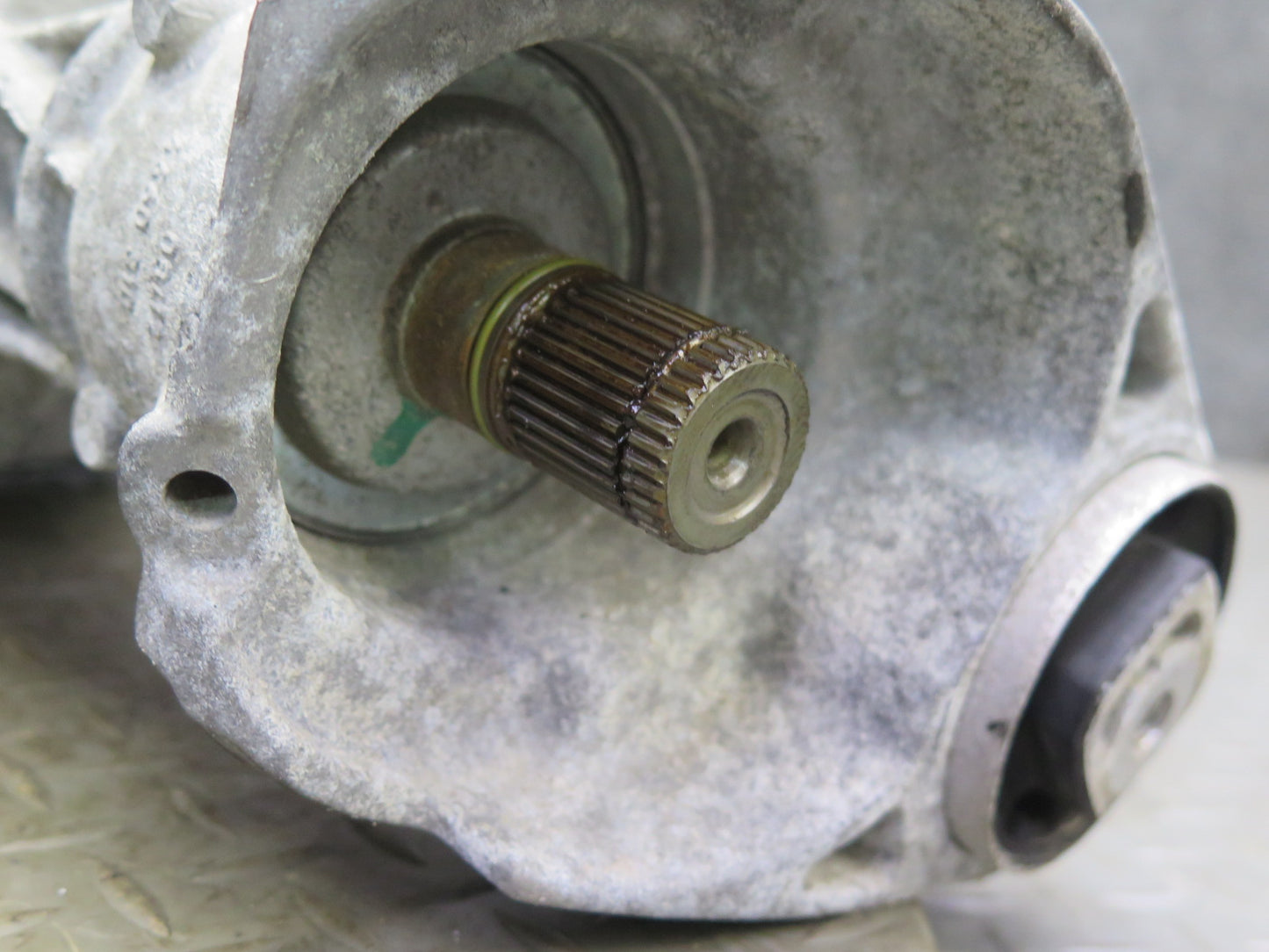 2011-2014 Porsche Cayenne 958 4.8L Turbo Front Axle Differential Carrier 2.92